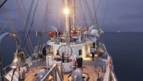 Sailing yacht RUNNING ON WAVES -  Deck 3